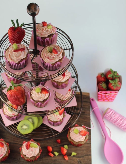 Cupcake dâu tây kiwi dễ làm - 14