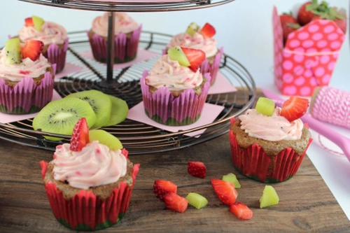 Cupcake dâu tây kiwi dễ làm - 15