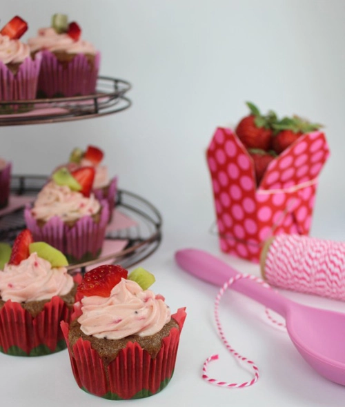 Cupcake dâu tây kiwi dễ làm - 19