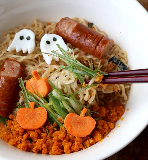 Để bát mì ramen rùng rợn hơn cho lễ halloween - 6