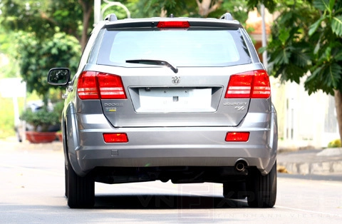  dodge journey - cuv kiểu mỹ trên đường phố sài gòn - 2