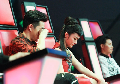 Đông nhi khóc nấc vì học trò the voice kids bị chỉ trích - 2