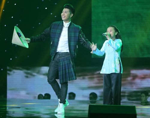 Đông nhi khóc nấc vì học trò the voice kids bị chỉ trích - 11