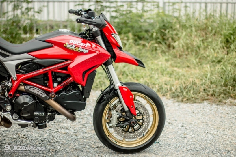 Ducati hypermotard đầy phong cách cùng một vài trang bị hàng hiệu - 2