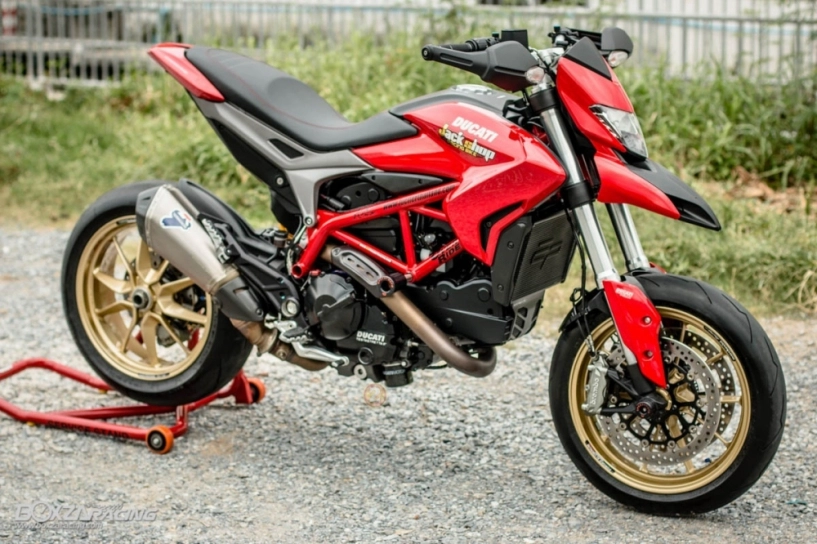 Ducati hypermotard đầy phong cách cùng một vài trang bị hàng hiệu - 3