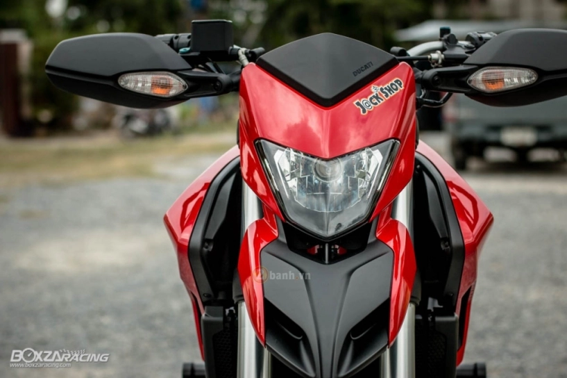 Ducati hypermotard đầy phong cách cùng một vài trang bị hàng hiệu - 4