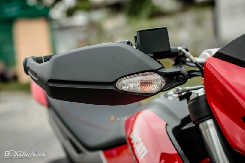 Ducati hypermotard đầy phong cách cùng một vài trang bị hàng hiệu - 5