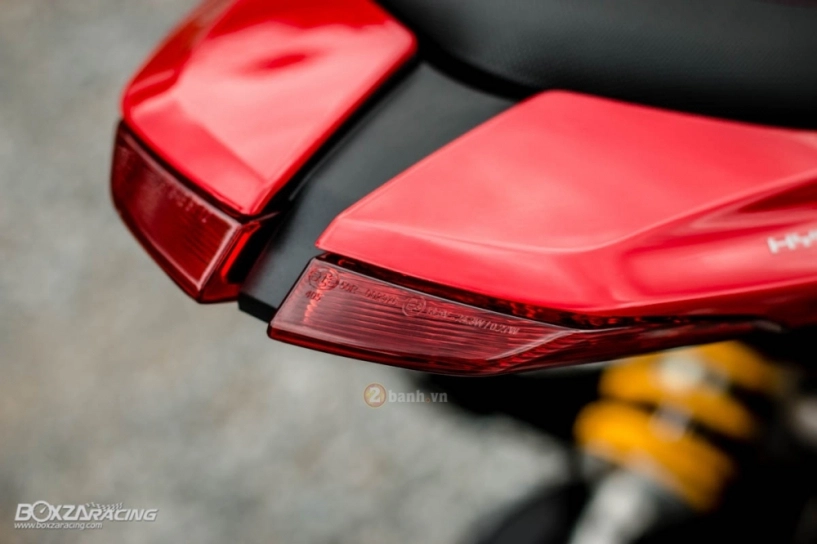 Ducati hypermotard đầy phong cách cùng một vài trang bị hàng hiệu - 16