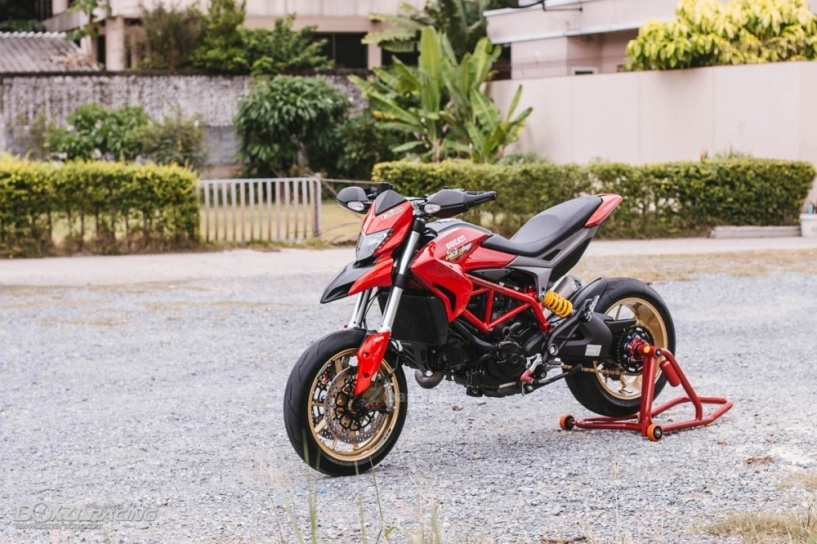 Ducati hypermotard đầy phong cách cùng một vài trang bị hàng hiệu - 18