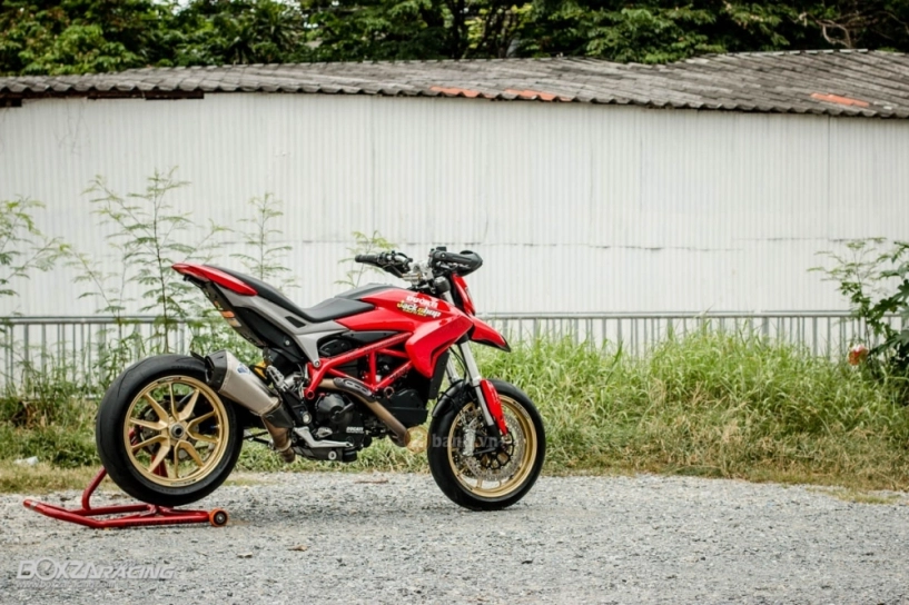 Ducati hypermotard đầy phong cách cùng một vài trang bị hàng hiệu - 21