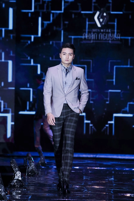 đứng ngồi không yên với những thiết kế trong phan nguyễn fashion show 2016 - 5