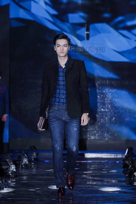 đứng ngồi không yên với những thiết kế trong phan nguyễn fashion show 2016 - 6