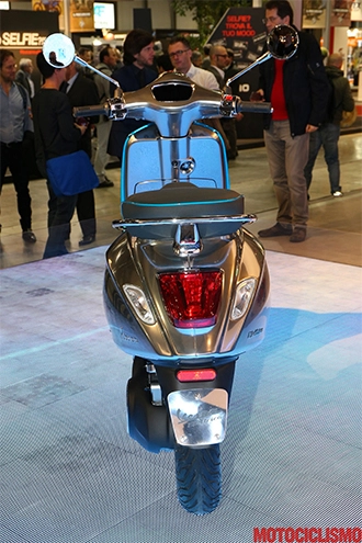  elettrica 2017 - xe ga chạy điện đầu tiên của vespa - 2