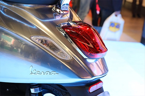  elettrica 2017 - xe ga chạy điện đầu tiên của vespa - 6