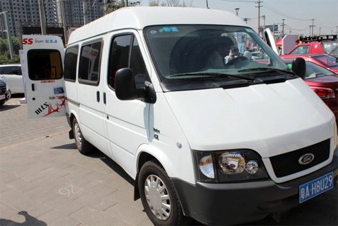  ford transit thành dàn âm thanh di động - 1