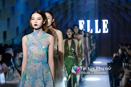 gà chiến của hà hồ tự tin catwalk cùng lan khuê mai ngô - 18