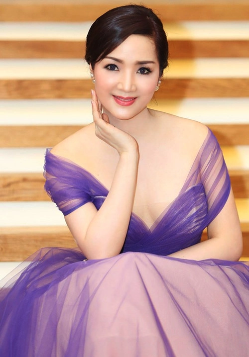 Giáng my hoa hậu chăm khoe vòng 1 nhất nhì showbiz - 7