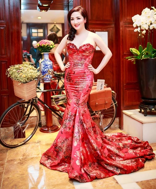 Giáng my hoa hậu chăm khoe vòng 1 nhất nhì showbiz - 9