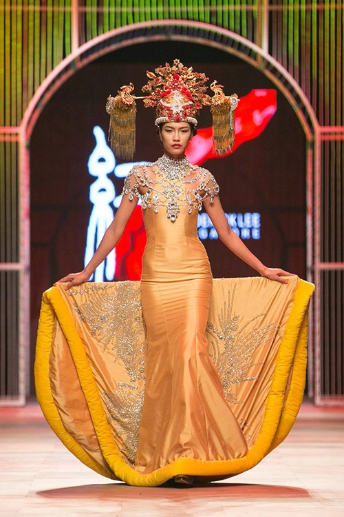 Gọi tên những bà hoàng của sàn catwalk tuần thời trang quốc tế - 5