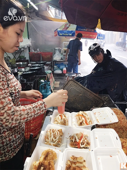 Hàng bánh mì nướng muối ớt ngon nhất sài gòn ngày bán chơi cũng được 300 ổ - 5