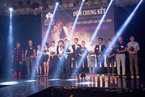 Hoa hậu giáng my đẹp lộng lẫy đi chấm thi - 7