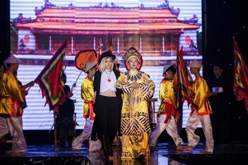 Hoa hậu giáng my đẹp lộng lẫy đi chấm thi - 8