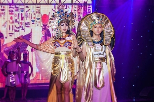 Hoa hậu giáng my đẹp lộng lẫy đi chấm thi - 10