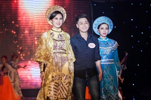 Hoa hậu giáng my đẹp lộng lẫy đi chấm thi - 11