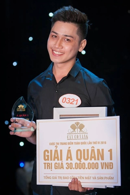 Hoa hậu giáng my đẹp lộng lẫy đi chấm thi - 12