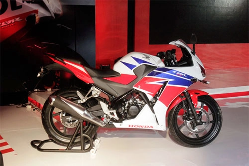  honda cbr150r 2015 giá 2400 usd tại indonesia - 1