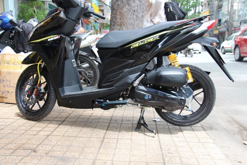 Honda click 125i độ nổi bật với dàn chi tiết hàng hiệu - 10