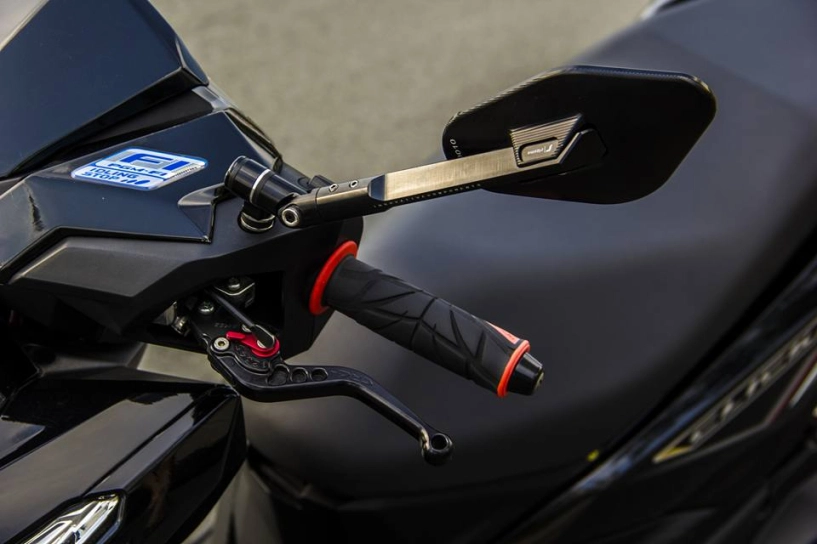 Honda click 125i độ nổi bật với dàn đồ chơi hiệu của biker việt - 5