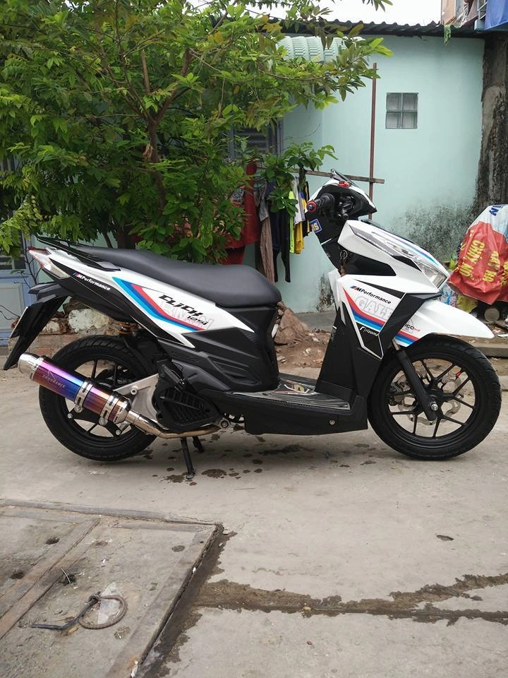 Honda click 125i độ tem đấu đầy phong cách với nhiều đồ chơi hàng hiệu - 5