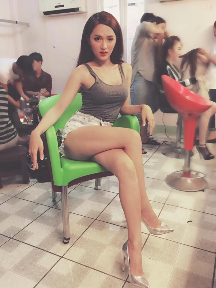 Hương giang idol khéo chọn đồ khoe thân hình sexy hơn cả gái xịn - 13