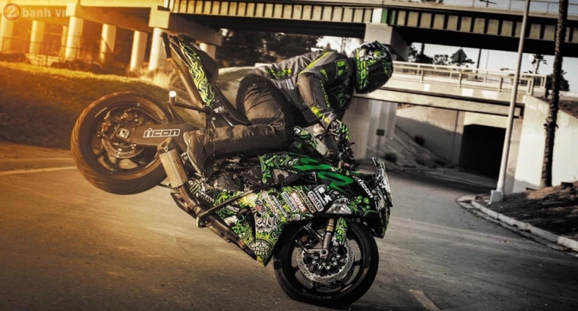 Kawasaki ninja zx-6r trong bản độ cực chất và ngông cuồng với phong cách stunt - 9