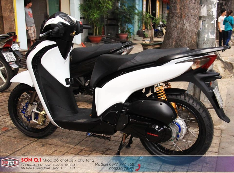 Kịch độc với chiếc honda sh độ dàn chân bánh căm - 2