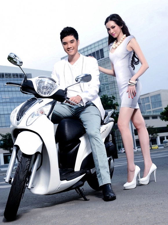 Kymco people 16fi so dáng cùng trúc diễm khoe lưng trần tuyệt đẹp - 1