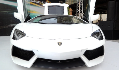  lamborghini aventador chính hãng đến tay đại gia việt nam - 1