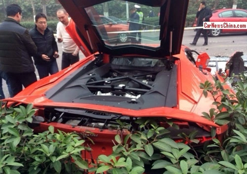  lamborghini aventador húc xe buýt tại trung quốc - 6