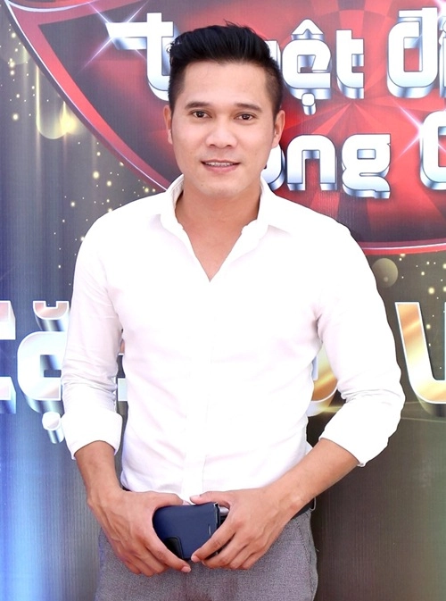 Lần đầu tiên chồng cẩm ly song hành cùng vợ trên ghế nóng - 8