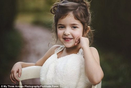 Lý do bé gái 4 tuổi mặc váy cưới chụp ảnh khiến nghìn người xúc động - 14