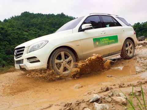  mãnh hổ mercedes ml350 trên xa lộ - 2