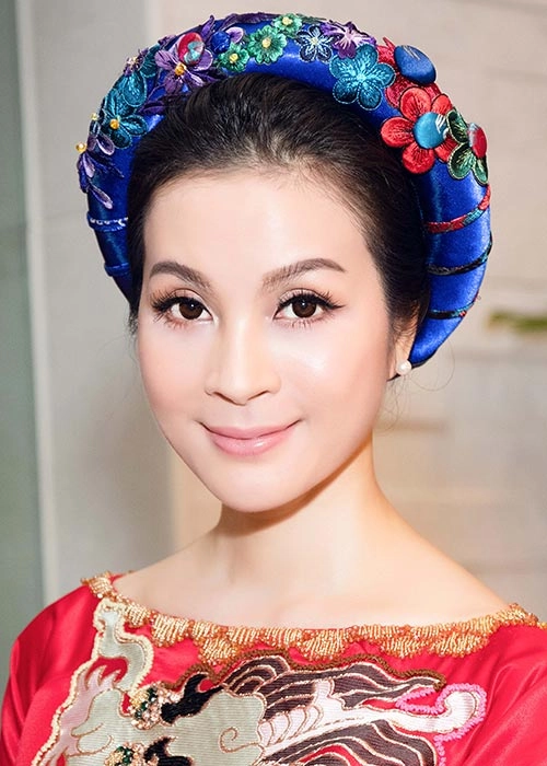 Mc thanh mai mặc áo dài ngồi xế sang đến dự tiệc đón tổng thống pháp - 5
