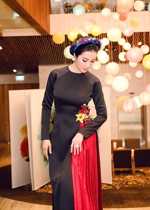 Mc thanh mai mặc áo dài ngồi xế sang đến dự tiệc đón tổng thống pháp - 9