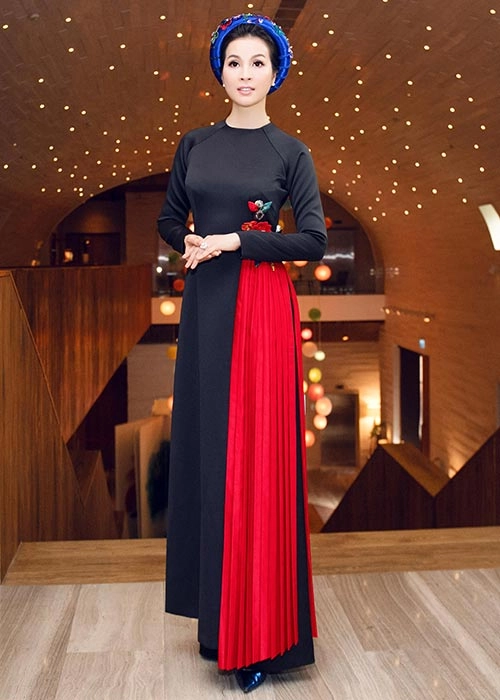 Mc thanh mai mặc áo dài ngồi xế sang đến dự tiệc đón tổng thống pháp - 10