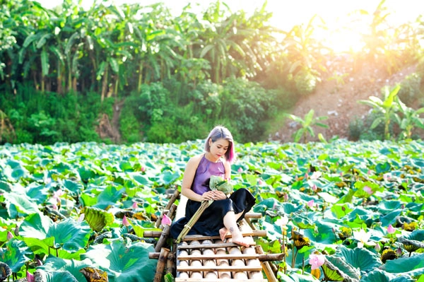 Mẹ 4 con sở hữu mái tóc thời trang ấn tượng ai cũng phải ngoái nhìn - 7