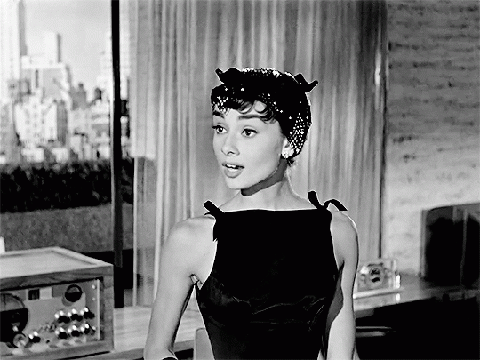 Minh chứng cho thấy audrey hepburn là biểu tượng thời trang không ai sánh bằng - 1