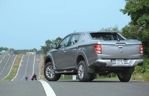  mitsubishi triton 2015 - bán tải lai sedan - 2