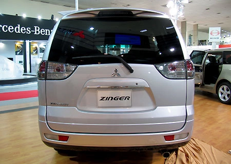  mitsubishi zinger - đối thủ của toyota innova - 4