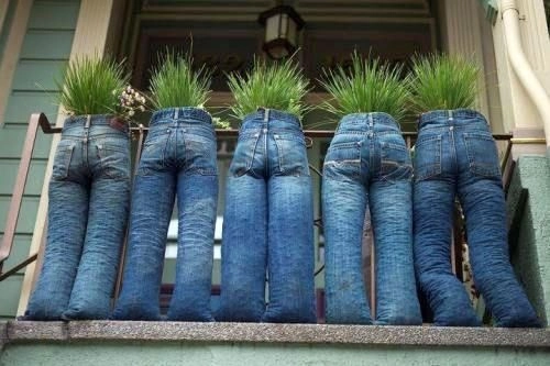 Muôn kiểu sáng tạo khiến bạn cười lăn từ quần jeans cũ - 1